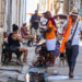 Personas en una calle de La Habana durante un apagón. Foto: Otmaro Rodríguez.