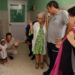 El director de la ONG Open Arms, Óscar Camps, y otros integrantes de la organización humanitaria participan en un recorrido por el hospital pediátrico Juan Manuel Márquez, en La Habana, al que entregaron una donación de paneles solares y otras ayudas. Foto: Ernesto Mastrascusa / EFE / POOL.