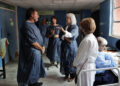 El director de la ONG Open Arms, Óscar Camps, y otros integrantes de la organización humanitaria participan en un recorrido por el hospital pediátrico Juan Manuel Márquez, en La Habana, al que entregaron una donación de paneles solares y otras ayudas. Foto: Ernesto Mastrascusa / EFE / POOL.