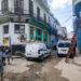 Reparación por parte de ETECSA en La Habana. Foto: Otmaro Rodríguez.