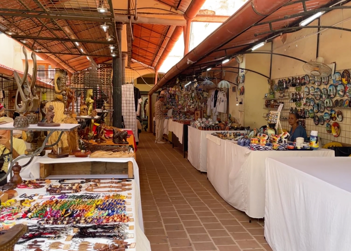 The ACAA fair on Obispo Street remains largely devoid of customers. Photo: Lied Lorain. 