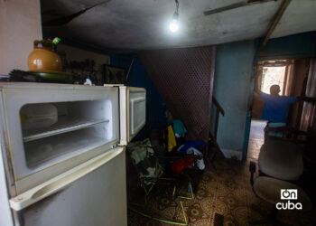 La crisis y los apagones mantienen muchos refrigeradores vacíos en La Habana. Foto: Otmaro Rodríguez.