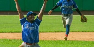 Peloteros de Industriales celebran su triunfo en la final de la Liga Élite de béisbol en 2026. Foto: Itsván Ojeda / ACN.