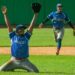 Peloteros de Industriales celebran su triunfo en la final de la Liga Élite de béisbol en 2026. Foto: Itsván Ojeda / ACN.