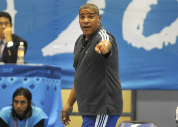 Juan Carlos Gala, entrenador cubano de voleibol fallecido en Perú, en su época como técnico de las selecciones nacionales de la isla. Foto: Norceca./ Archivo.