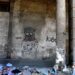 La referencia aritmética del grafitero Fabián López proviene directamente de la novela "1984" de George Orwell, como metáfora de la imposición de un absurdo. Foto: AMD