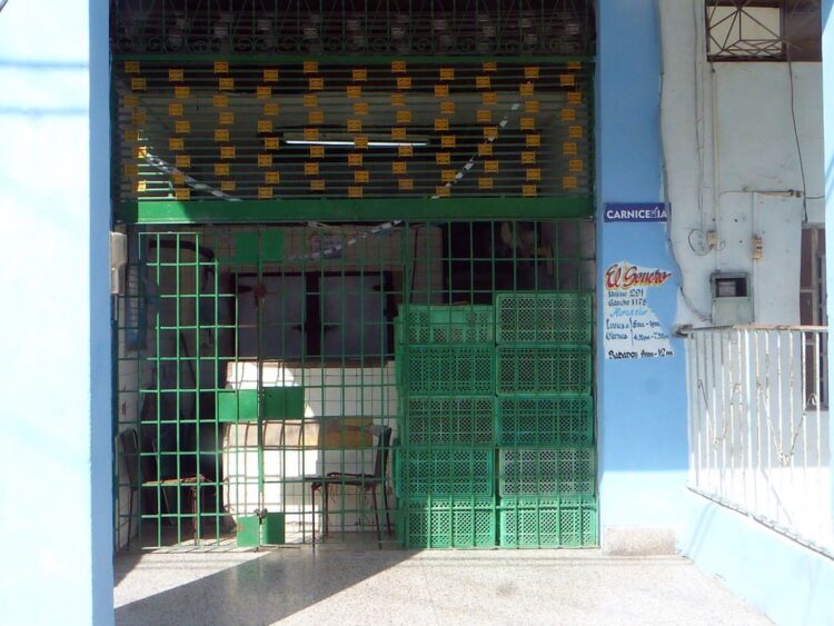 Las carnicerías estatales de La Habana permanecen meses cerradas por falta de productos. Foto:  AMD