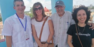 María Antonia Borroto (derecha), fundadora y editora de "El Camagüey", en el Coloquio internacional dedicado a la obra de Nicolás Guillén, junto a Laonardo Sarría, Beatriz Goenaga y Norberto Codina. Foto: Cortesía de la entrevistada.
