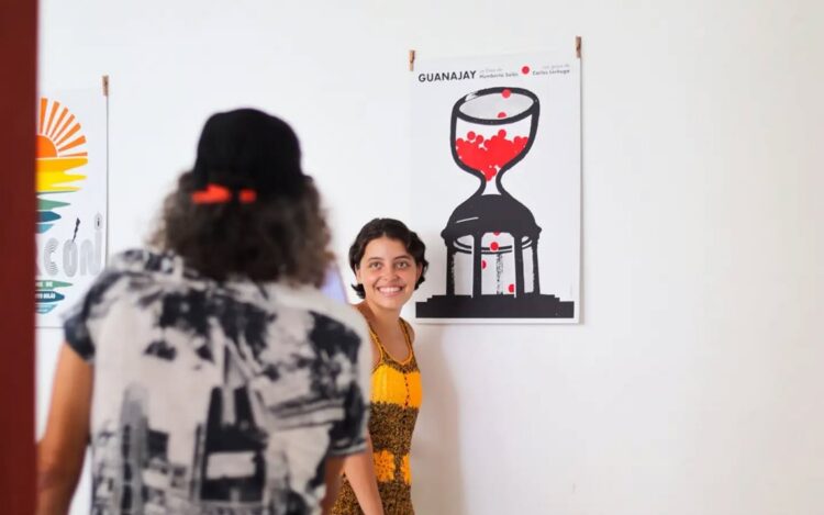 Exposición de la serie de carteles serigráficos de guiones inéditos del cineasta Humberto Solás en el cine Jibá, en Gibara. Foto: Facebook/Festival Internacional de Cine de Gibara.