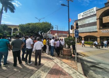Ante el sismo registrado el día de hoy con magnitud 7.4, personal de las Secretarías Municipales de Protección Civil se encuentra desplegado en las distintas regiones del estado, realizando recorridos de monitoreo para identificar posibles afectaciones. Foto: X/
Secretaría de Protección Civil de Chiapas.