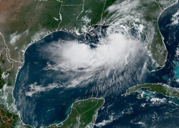 Fotografía satelital cedida por la Oficina Nacional de Administración Oceánica y Atmosférica (NOAA) a través del Centro Nacional de Huracanes (NHC) de Estados Unidos. Foto: EFE/NOAA-NHC.