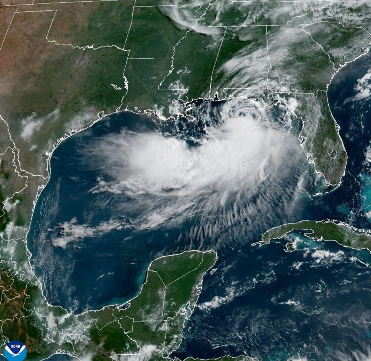 Fotografía satelital cedida por la Oficina Nacional de Administración Oceánica y Atmosférica (NOAA) a través del Centro Nacional de Huracanes (NHC) de Estados Unidos. Foto: EFE/NOAA-NHC.