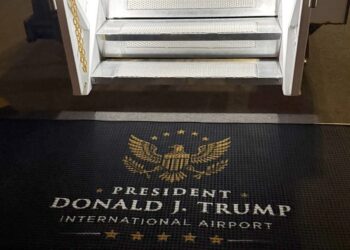 Aeropuerto en Florida cambia de forma oficial su nombre en honor a Donald Trump. Detalle de una foto de @EricTrump/EFE.