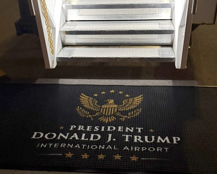 Aeropuerto en Florida cambia de forma oficial su nombre en honor a Donald Trump. Detalle de una foto de @EricTrump/EFE.