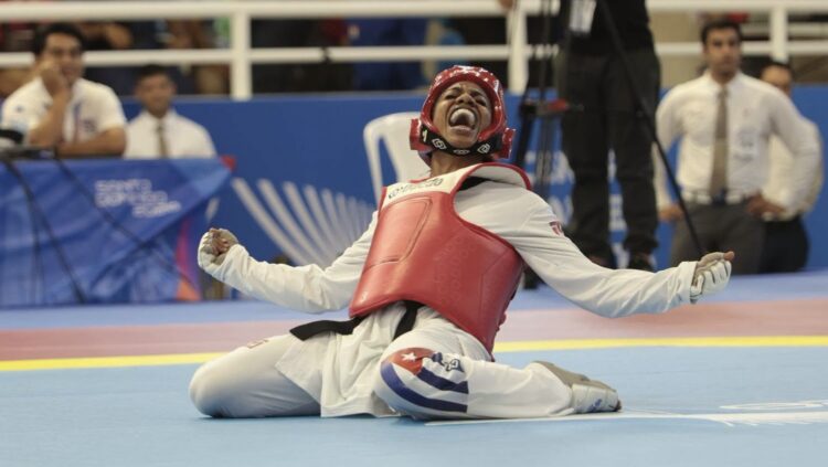 La cubana Anaisel León sorprendió al derrotar en la final de la división de los 67 kilos del taekwondo a la mexicana Leslie Soltero, la favorita de su división. Foto: Tomada del perfil en Facebook de JIT Deporte Cubano.