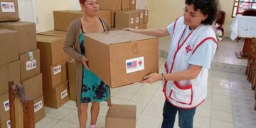 Entrega de ayuda de EE.UU. por Cáritas Cuba a damnificados por el huracán Melissa en el oriente cubano. Foto: Tomada del perfil de Facebook de Cáritas Cuba.