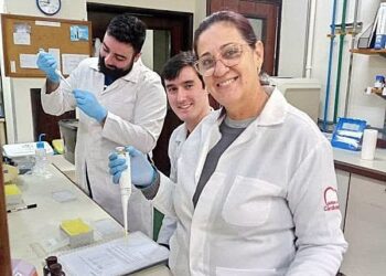 La colaboración con la Universidad Federal Río Grande del Sur, de Brasil, permite además analizar citocinas inflamatorias, marcadores más específicos que Cuba no puede procesar de forma independiente. Foto: Escambray.