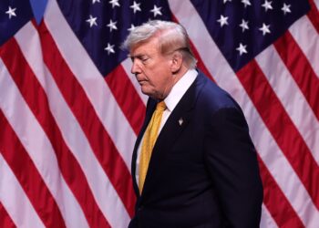 Donald Trump  durante una conferencia en la cumbre de la OTAN, en Ankara. Foto: NECATI SAVAS/EFE/EPA.