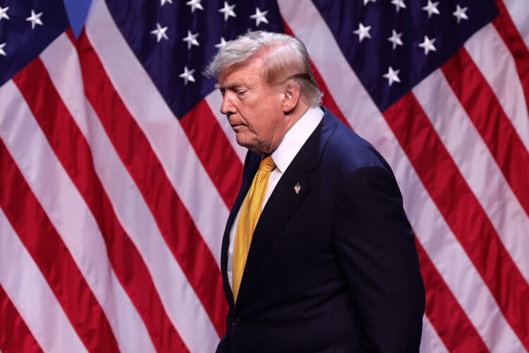 Donald Trump durante una conferencia en la cumbre de la OTAN, en Ankara. Foto: NECATI SAVAS/EFE/EPA.