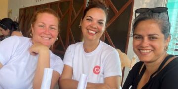 Emprendedoras de Cuidarte con Amor. Celia del Carmen Hernández (al centro en la foto), fundadora de esta SRL en Holguín, defiende los derechos y la integridad de sus trabajadoras frente a actitudes machistas y resistencias del entorno. Foto: Tomada de su Facebook.