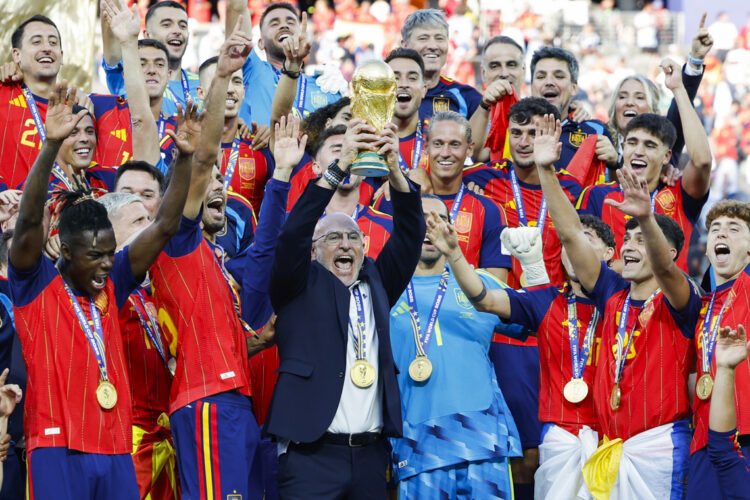 España celebra la conquista del título de la Copa Mundial de Fútbol 2026, tras derrotar a Argentina en la prórroga 1-0. Foto: Lavandeira Jr. / EFE.