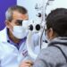 Un médico cubano atiende a una paciente en el Hospital Oftalmológico en Villa Nueva, Guatemala. Foto: Alex Cruz / EFE / Archivo.