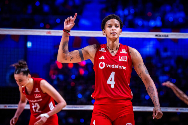 La cubana nacionalizada turca Melissa Vargas, MVP de la final de la Liga de Naciones de Voleibol 2026, ganada por Turquía. Foto: Volleyball World.