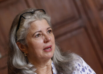 La periodista cubana Mirta Ojito, ganadora de Pulitzer (2001) y un Emmy (2017), autora de la novela “La memoria de las olas”. Foto: Elvira Urquijo Á. / EFE.