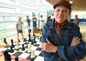 El Gran Maestro Internacional cubano Silvino García , participa con una conferencia en el XXXIX Magistral de Ajedrez Ciudad de León. Foto: EFE/J. Casares
