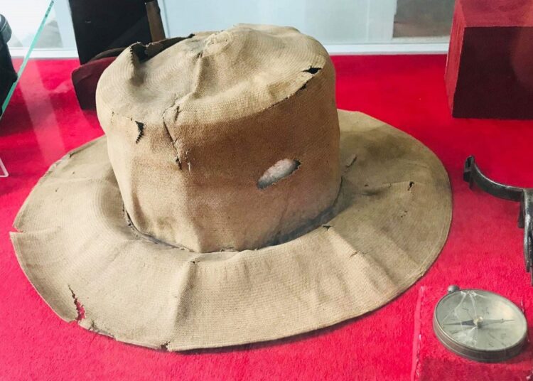 El sombrero de José Maceo con la silueta del proyectil mortal. Foto: Igor Guilarte.
