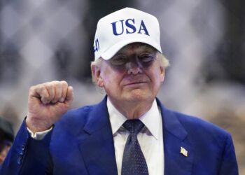 Fotografía de archivo del 15 de junio de 2026 del presidente de Estados Unidos, Donald Trump, reaccionando tras el evento UFC Freedom 250, celebrado en el Jardín Sur de la Casa Blanca en Washington. Foto: EFE/EPA/BONNIE CASH / POOL ARCHIVO.