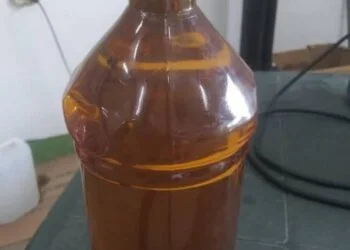 Aceite no apto para consumo humano vendido en una feria en Mayabeque. Foto: Facebook/Dps Mayabeque.