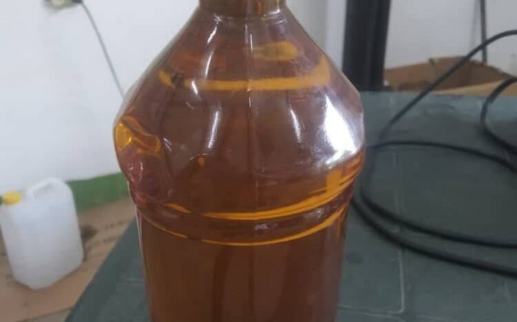 Aceite no apto para consumo humano vendido en una feria en Mayabeque. Foto: Facebook/Dps Mayabeque.