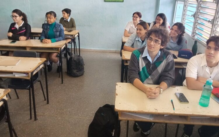 Estudiantes cubanos en el aula. Foto: Facebook/Ministerio de Educación.
