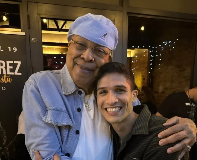 Andy García Palacios abrazado con Chucho Valdés, en una imagen compartida desde las redes sociales de Valdés.