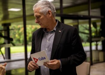 El presidente cubano Miguel Díaz-Canel en entrevista con el diario brasileño Folha de S.Paulo. Foto: Folha de S.Paulo.
