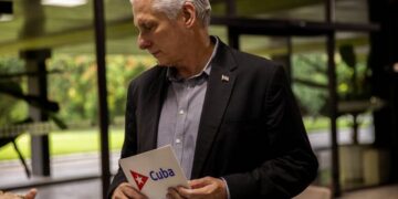 El presidente cubano Miguel Díaz-Canel en entrevista con el diario brasileño Folha de S.Paulo. Foto: Folha de S.Paulo.