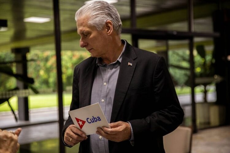 El presidente cubano Miguel Díaz-Canel en entrevista con el diario brasileño Folha de S.Paulo. Foto: Folha de S.Paulo.