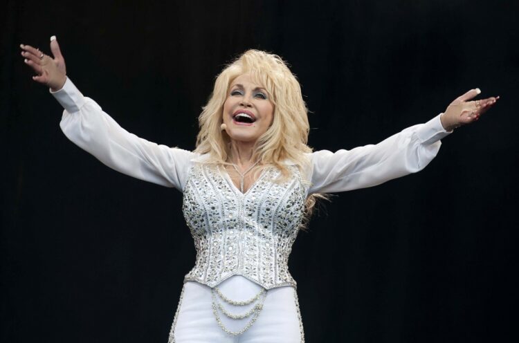 La leyenda de la música country estadounidense Dolly Parton falleció a los 80 años, el 25 de agosto de 2026. Foto: EFE/EPA/WILL OLIVER.