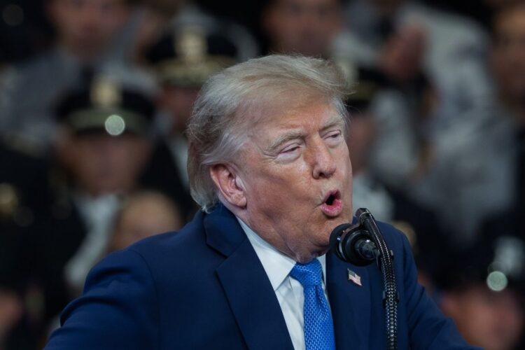 Donald Trump lleva una agenda de ficciones políticas. Decretar estadounidense el estrecho de Ormuz es la última de ellas. Foto:  EFE/EPA/OLGA FEDOROVA