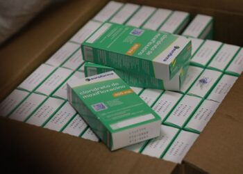 Parte del donativo de siete toneladas de medicamentos entregadas por el Movimiento de los Trabajadores Rurales Sin Tierra (MST) de Brasil y destinadas al hospital Ameijeiras de La Habana. Foto: Agencia Cubana de Noticias (ACN).