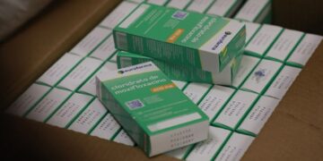 Parte del donativo de siete toneladas de medicamentos entregadas por el Movimiento de los Trabajadores Rurales Sin Tierra (MST) de Brasil y destinadas al hospital Ameijeiras de La Habana. Foto: Agencia Cubana de Noticias (ACN).