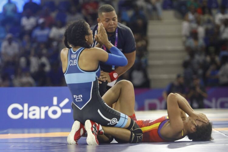 La luchadora cubana Laura Henrin celebra tras derrotar a la venezolana Alexa Álvarez en la final de la división de los 53 kg en los Juegos Centroamericanos y del Caribe Santo Domingo 2026. Foto: Tomada del perfil de Facebook de JIT Deporte Cubano.