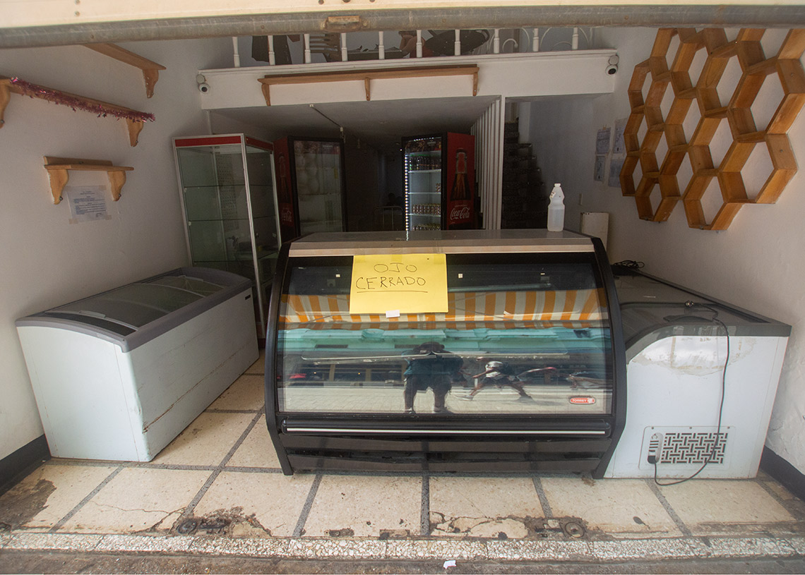 Negocio privado cerrado en La Habana. Foto: Otmaro Rodríguez.