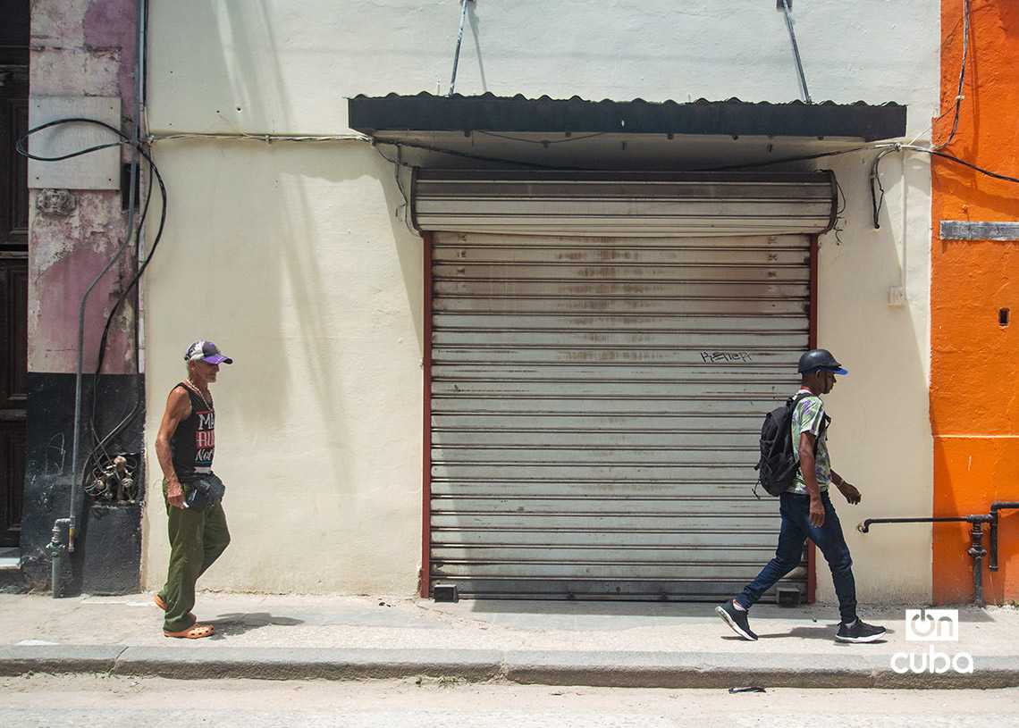 Negocio privado cerrado en La Habana. Foto: Otmaro Rodríguez.