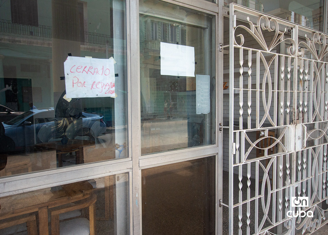 Negocio privado cerrado en La Habana. Foto: Otmaro Rodríguez.