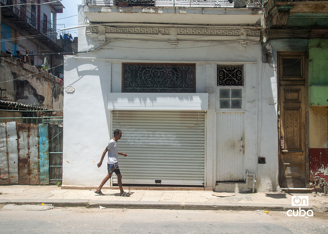 Negocio privado cerrado en La Habana. Foto: Otmaro Rodríguez.