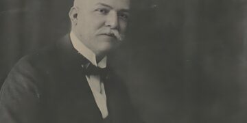 El doctor Oscar Amoedo, considerado padre de la Odontología Forense. Foto: Revista Social, junio de 1922.
