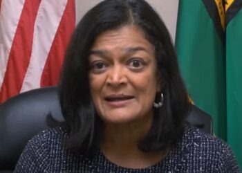 La congresista Pramila Jayapal. Foto: Captura de video @repjayapal en Instagram.