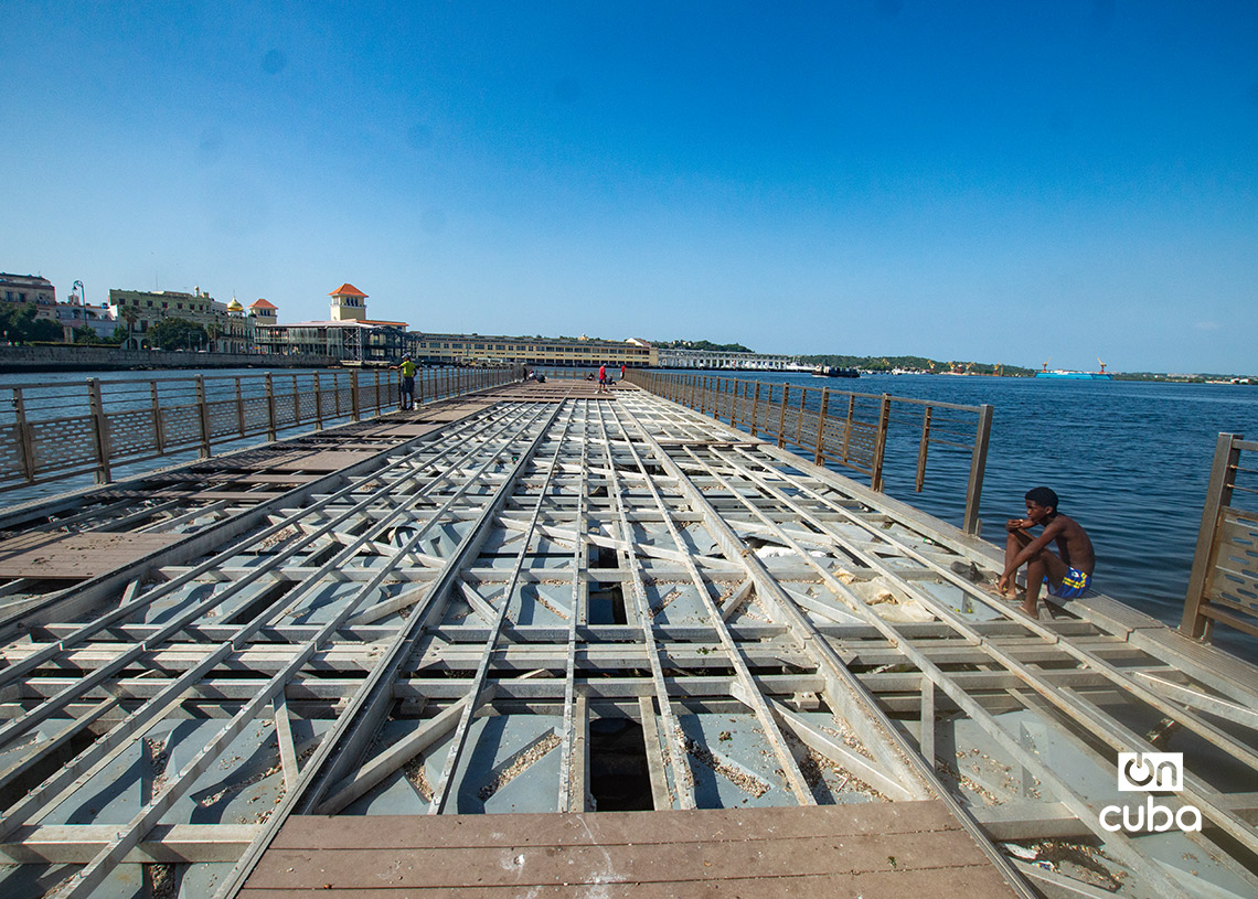 Paseo Marítimo Flotante, frente a la Alameda de Paula, en La Habana. Foto: Otmaro Rodríguez.